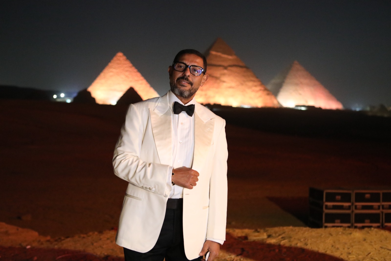 هاني فرحات يتألق بقيادته الأوركسترا الملكي البريطاني في حفل كامل العدد بالاهرامات 