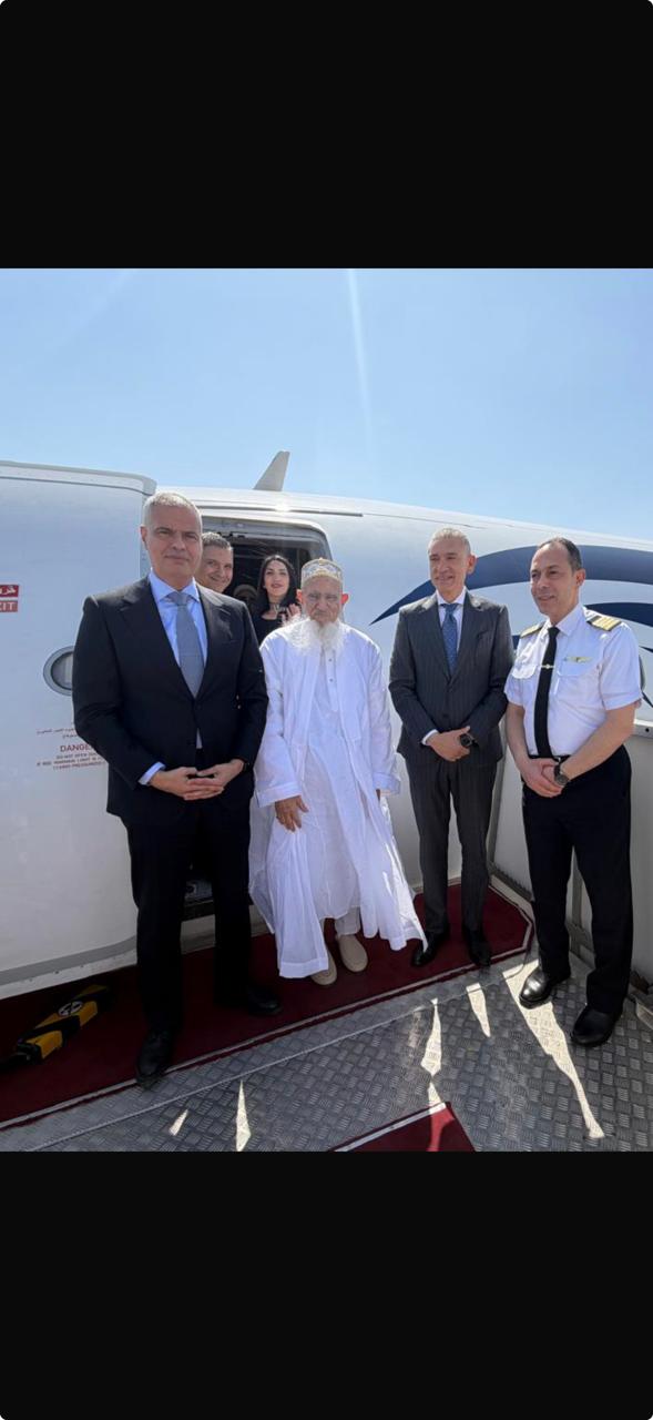 رئيس مصر للطيران يودِّع سلطان البهرة علي متن رحلة مصر للطيران إلي مومبسا بكينيا 